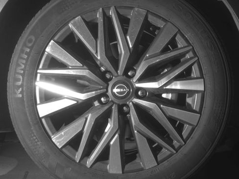 Used 2025 Nissan Altima 2.5 SV FWD image 16