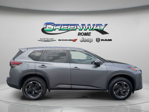 Used 2024 Nissan Rogue SV FWD image 8