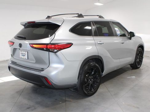 Used 2023 Toyota Highlander LE image 9