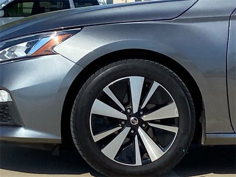 Used 2022 Nissan Altima 2.5 SV image 5
