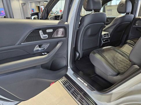 Used 2025 Mercedes-Benz GLS 63 AMG 4MATIC image 11