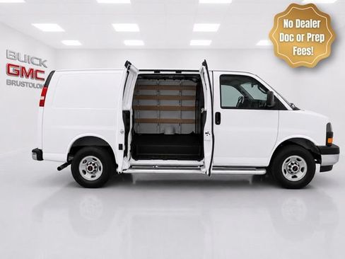 Used 2025 GMC Savana 2500 w/ Driver Convenience Package RWD image 2