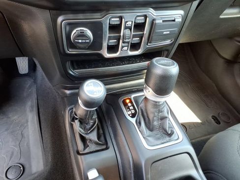 Used 2022 Jeep Gladiator Sport AWD/4WD image 28