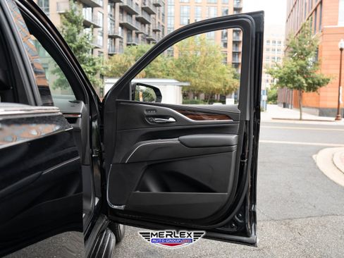 Used 2022 Cadillac Escalade ESV Premium Luxury image 47