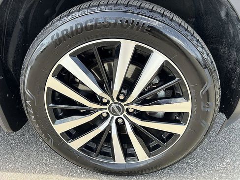 Certified 2024 Nissan Pathfinder Platinum w/ Lighting Package (N92) AWD/4WD image 12