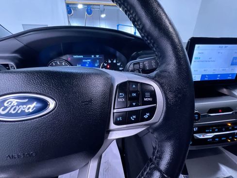 Used 2021 Ford Explorer XLT w/ Equipment Group 202A AWD/4WD image 21