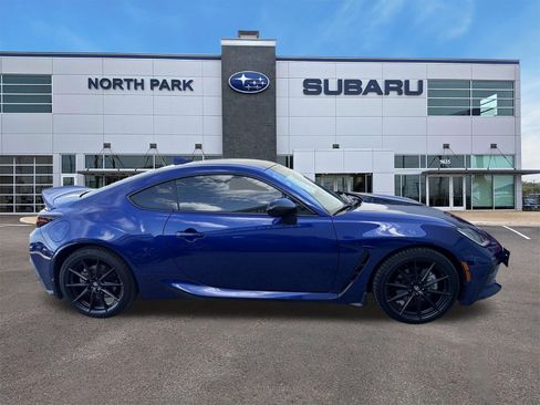 Used 2025 Toyota GR86 Premium RWD image 3