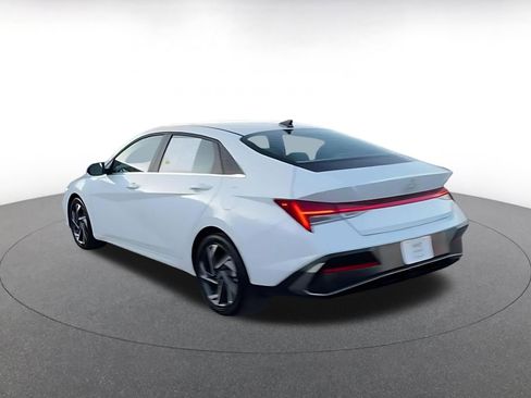 Used 2025 Hyundai Elantra SEL image 11