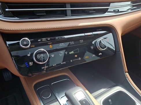 Certified 2025 INFINITI QX60 Sensory w/ Vision Package AWD/4WD image 16