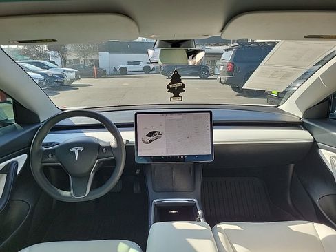 Used 2021 Tesla Model 3 Standard Range Plus image 13