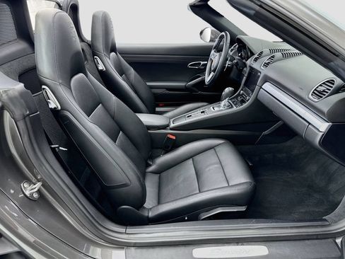 Used 2018 Porsche 718 Boxster RWD image 17