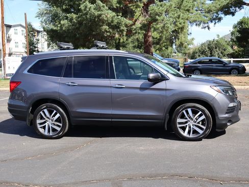Used 2017 Honda Pilot Elite image 3