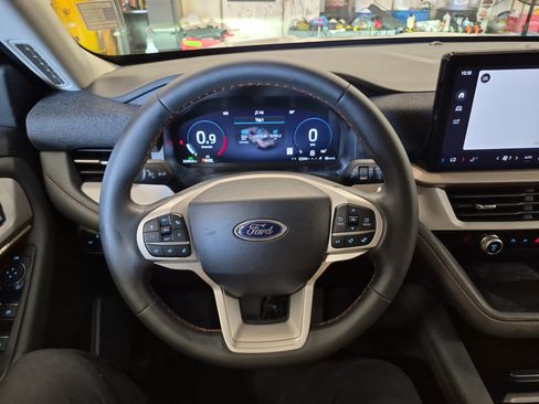 Certified 2025 Ford Explorer Active AWD/4WD image 28