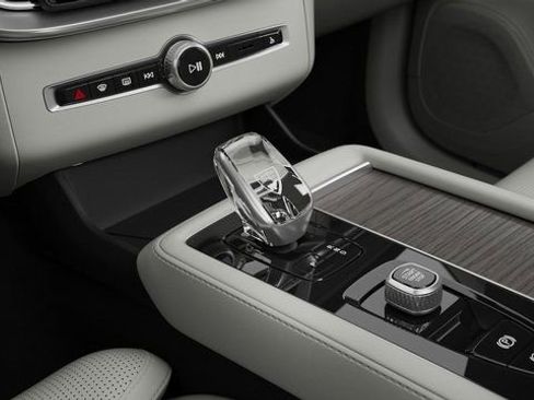 New 2026 Volvo XC90 B6 Ultra w/ Protection Package AWD/4WD image 8