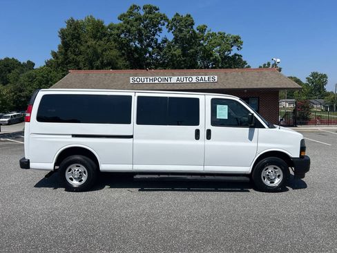 Used 2020 Chevrolet Express 3500 LS RWD image 2