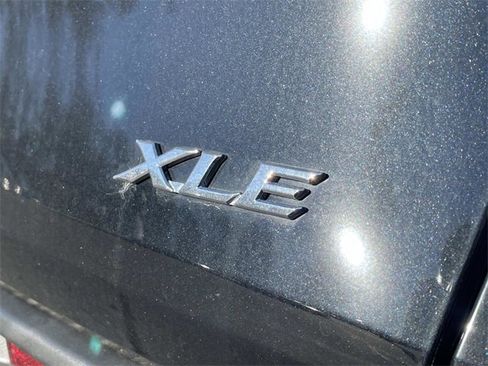 Used 2025 Toyota Sienna XLE image 9