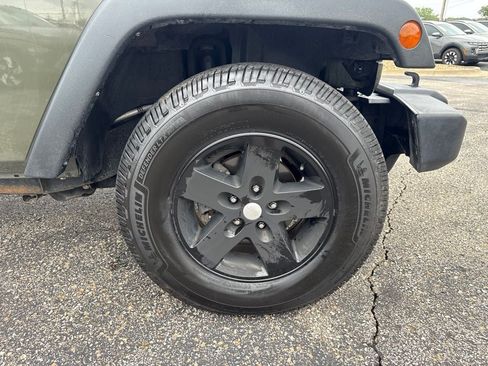 Used 2015 Jeep Wrangler Unlimited Sport w/ Quick Order Package 24S AWD/4WD image 6