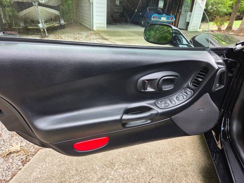 Used 2004 Chevrolet Corvette Z06 w/ Memory Package RWD image 28