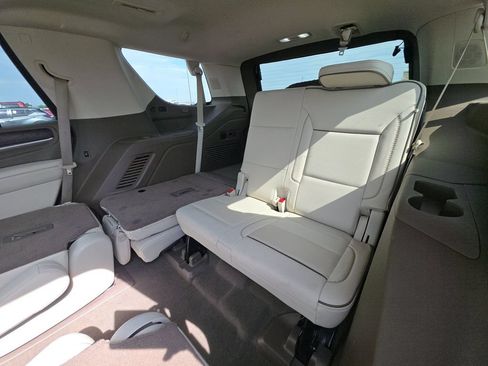 Used 2021 GMC Yukon Denali w/ Denali Premium Package AWD/4WD image 9