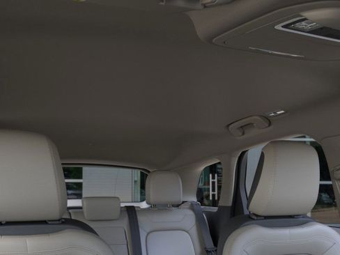 New 2026 Lincoln Corsair Premiere image 22