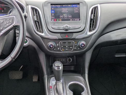 Used 2021 Chevrolet Equinox LT image 18