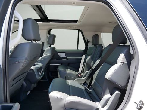 Used 2025 Ford Expedition Active AWD/4WD image 11