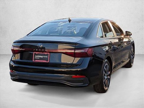 Used 2025 Volkswagen Jetta SE image 5