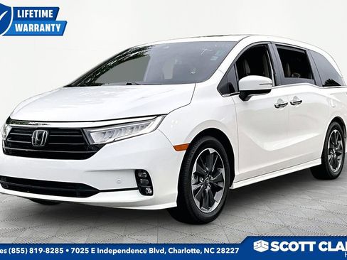 Used 2024 Honda Odyssey Elite image 3