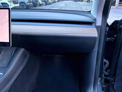 Used 2021 Tesla Model Y Long Range image 24