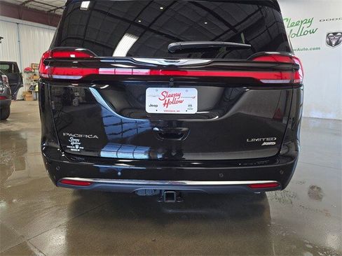 New 2026 Chrysler Pacifica Limited image 16