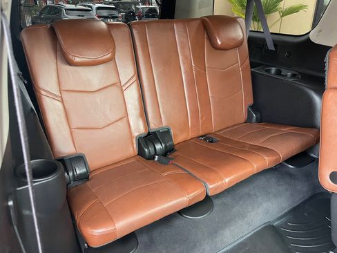 Used 2015 Cadillac Escalade ESV Premium image 32