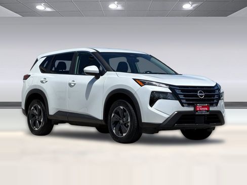 Used 2025 Nissan Rogue SV AWD/4WD image 7
