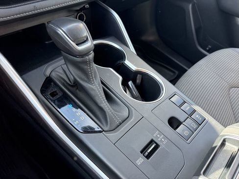 Used 2023 Toyota Highlander LE FWD image 16