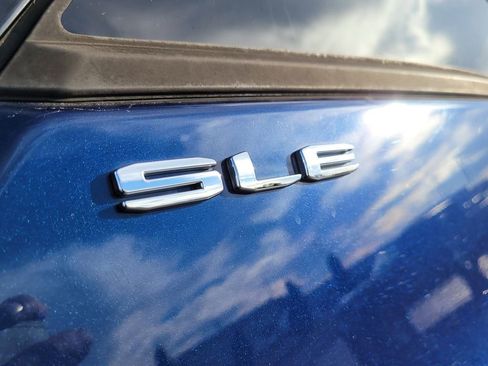 Used 2022 GMC Terrain SLE w/ Driver Convenience Package image 7