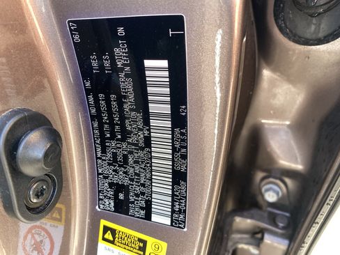 Used 2017 Toyota Highlander Limited w/ Carpet Mat Package AWD/4WD image 33