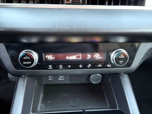 Used 2024 Mitsubishi Outlander ES image 19