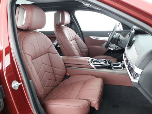 Used 2024 BMW i7 eDrive50 image 27