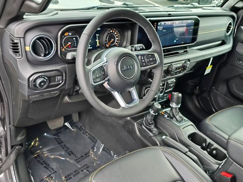 Used 2026 Jeep Wrangler Unlimited Sahara AWD/4WD image 12