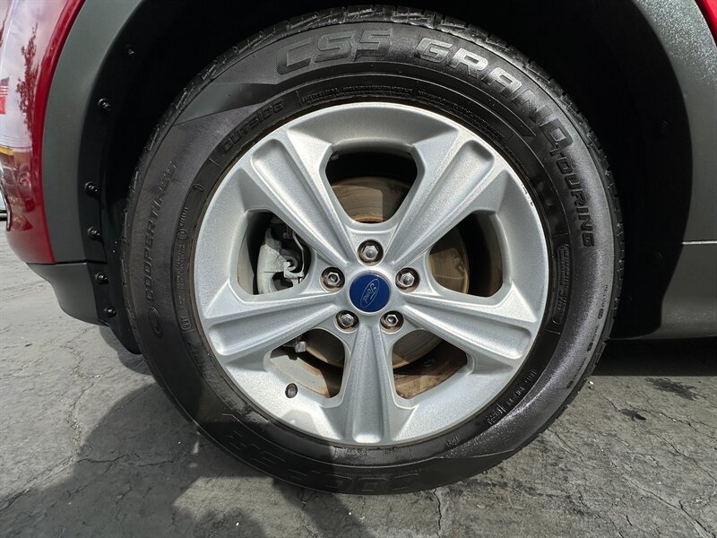 Used 2015 Ford Escape SE w/ Equipment Group 201A FWD image 9
