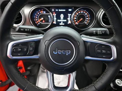 Used 2023 Jeep Gladiator Overland AWD/4WD image 13