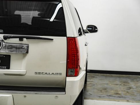 Used 2014 Cadillac Escalade ESV Platinum RWD image 40