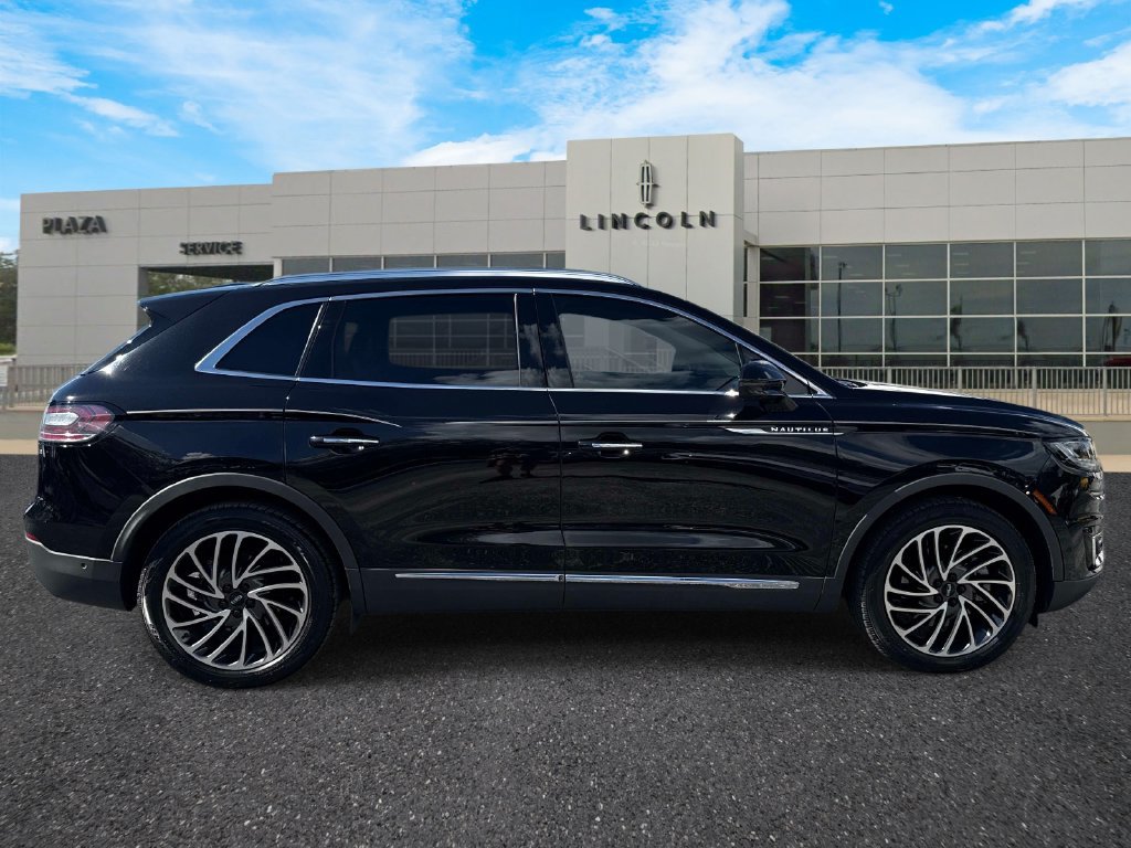 Used 2019 Lincoln Nautilus Reserve FWD image 2