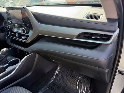 Used 2020 Toyota Highlander LE AWD/4WD image 16