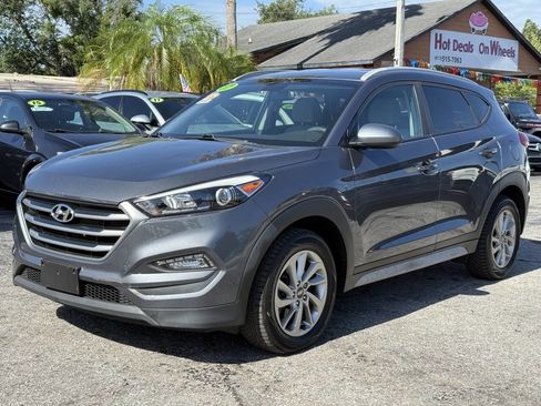 Used 2017 Hyundai Tucson SE AWD/4WD image 2