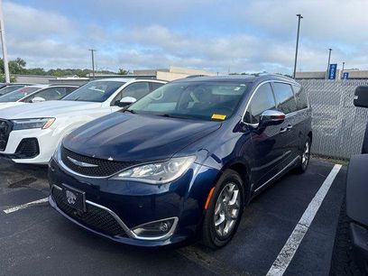 Used 2018 Chrysler Pacifica Limited w/ Advanced Safetytec Group