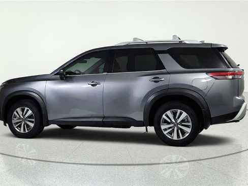 Used 2025 Nissan Pathfinder SL FWD image 4