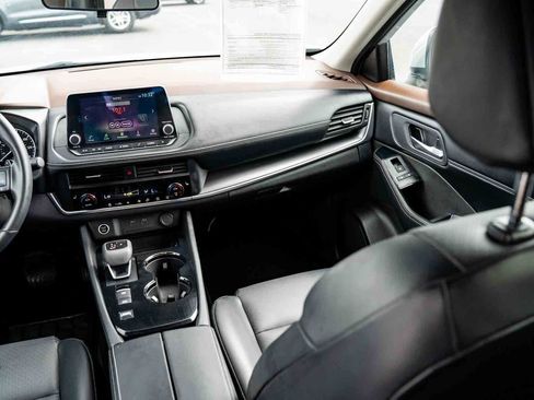 Used 2023 Nissan Rogue SV w/ SV Premium B Package FWD image 26