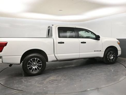 Used 2024 Nissan Titan SV AWD/4WD image 8