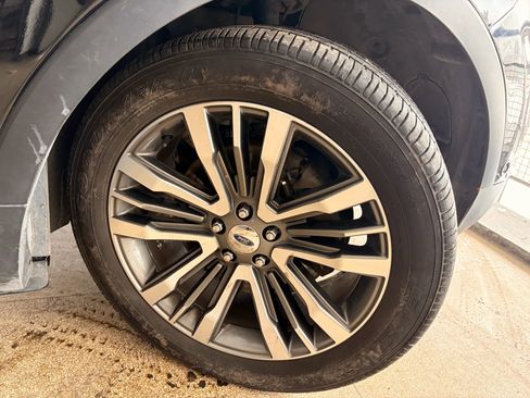 Used 2017 Ford Explorer Platinum image 47