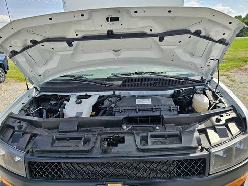 Used 2025 Chevrolet Express 3500 w/ Power Convenience Package RWD image 11